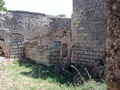 Masseria Montarcuccio: parte del cortile interno. (foto Gioacchino Albanese)