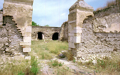 Masseria Parchi Tonti-Cantatore: pilastri di ingresso alla curtis . (foto Gioacchino Albanese)