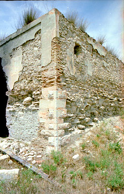 Masseria Parchi Tonti-Cantatore: cantonali in pietra. (foto Gioacchino Albanese)
