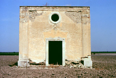 Masseria Parchi Tonti-Cantatore: prospetto della chiesetta. (foto Gioacchino Albanese)