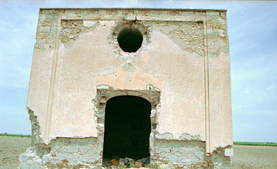 Masseria Parchi Tonti-Cantatore: deturpazioni recenti della facciata. (foto Gioacchino Albanese)