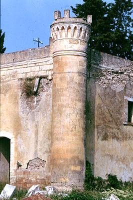 Masseria Pavoni: una delle torrette cilindriche che strutturano la casa del guardiano. (foto Gioacchino Albanese)