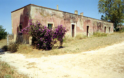 Masseria Pozzella: un edificio a schiera del secondo complesso. (foto Gioacchino Albanese)
