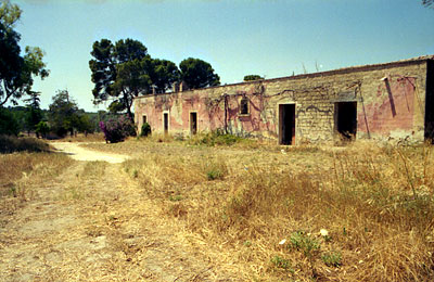Masseria Pozzella: un edificio a schiera del secondo complesso. (foto Gioacchino Albanese)