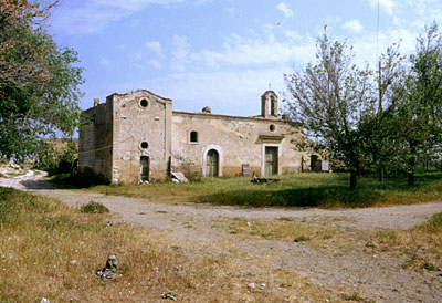 Masseria di Pozzomonaco: il complesso formato da una torre e da edifici a schiera. (foto Gioacchino Albanese)