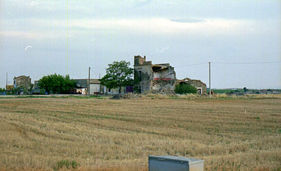 Uno degli edifici di pertinenza della masseria, poi staccato dal complesso principale dopo la Riforma fondiaria. (foto G