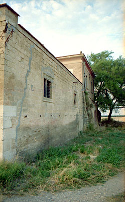 Facciata laterale della casa del fattore. (foto Gioacchino Albanese)