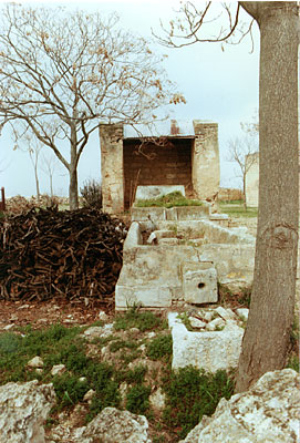 Masseria Profico: gli abbeveratoi. (foto Gioacchino Albanese)