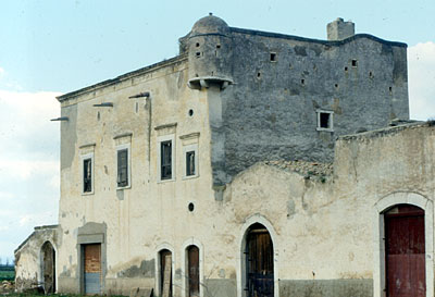 Masseria Ragnizzi: veduta del parapetto rialzato. (foto Gioacchino Albanese)