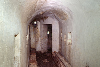 Masseria Ragnizzi: corridoio di difesa con volta a botte. (foto Gioacchino Albanese)