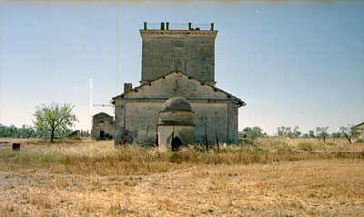 Santa Maria dei Manzi: la torre, l'edificio a spioventi e la calotta della ciminiera. (foto Gioacchino Albanese)