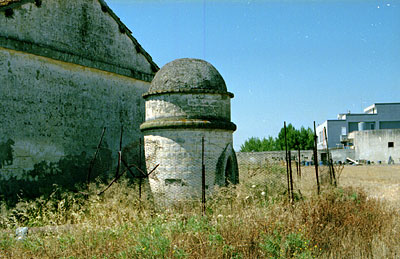 Santa Maria dei Manzi: la calotta della ciminiera della distilleria. (foto Gioacchino Albanese)