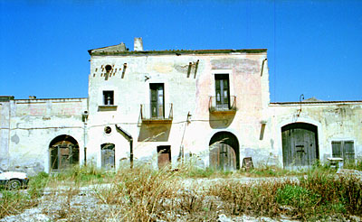 Santa Maria dei Manzi: la parte padronale del complesso a schiera. (foto Gioacchino Albanese)