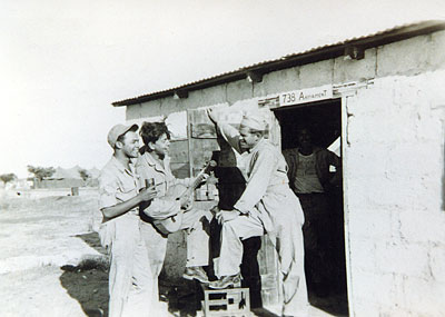 San Giovanni in fonte: zona docce del gruppo militare 738 . (foto d'epoca )