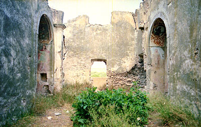 S. Giovanni di Zezza: interno della vecchia chiesetta. ( foto Gioacchino Albanese )