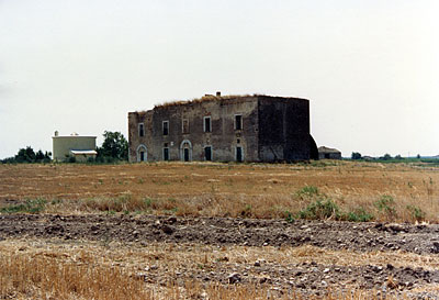 S. Giovanni di Zezza: edificio padronale. ( foto Gioacchino Albanese )