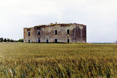 S. Giovanni di Zezza: edificio padronale denominato volgarmente "convento". ( foto Gioacchino Albanese )