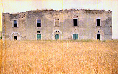 S. Giovanni di Zezza: prospetto dell'edificio padronale. ( foto Gioacchino Albanese )
