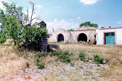 S. Giovanni di Zezza: vecchie e nuove costruzioni. ( foto Gioacchino Albanese )