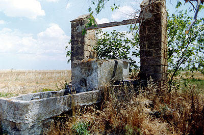 S. Giovanni di Zezza: uno dei pozzi di pertinenza del secondo complesso . ( foto Gioacchino Albanese )