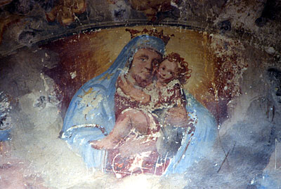 S. Giovanni di Zezza: affresco con la raffigurazione della Madonna, nella vecchia chiesetta. (foto Gioacchino Albanese)