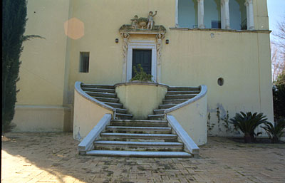 Masseria San Lorenzo: scalinata d'accesso all'ingresso principale. (foto Gioacchino Albanese)