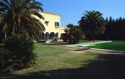 Masseria San Lorenzo: giardino e piscina. (foto Gioacchino Albanese)