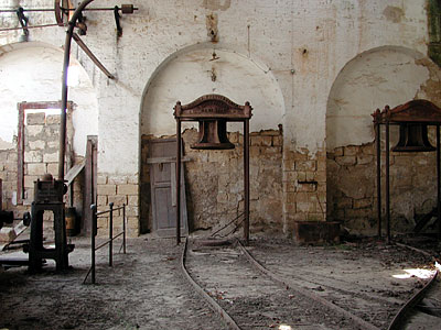 Stabilimento S. Marco: interno dello stabilimento. Una delle presse. (foto Gioacchino Albanese)