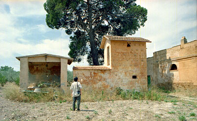 Stabilimento S. Marco: il pozzo coperto e la colombaia-pollaio. (foto Gioacchino Albanese)