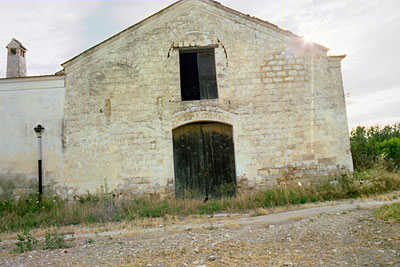 Masseria S. Martino: edificio in tufi annesso al blocco a schiera. (foto Gioacchino Albanese)