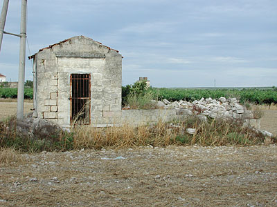 Masseria S. Martino: il pozzo coperto. (foto Gioacchino Albanese)