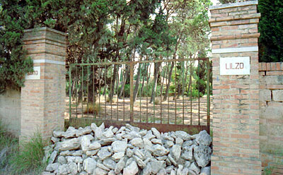 San Lilzo: ingresso alla pineta privata. (foto Gioacchino Albanese)