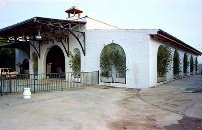 Masseria Scarafone: la parte ad arcate un tempo utilizzata come ricovero per gli animali. (foto Gioacchino Albanese)