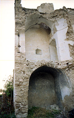 Ruderi della masseria che evidenziano lo spaccato dell'edifico padronale. (foto Gioacchino Albanese)