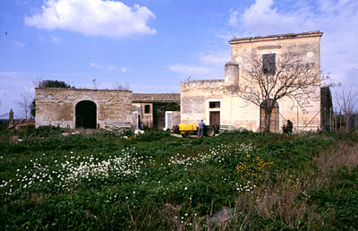 Masseria Tammarice: casa padronale che fiancheggia l'ingresso al cortile. (foto Gioacchino Albanese)