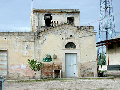 Masseria Tannoia: edificio abitativo con terrazzo e colombaia. (foto Gioacchino Albanese)
