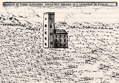 La configurazione ad elle della torre e della cappella. Il loggiato adiacente fu costruito molto più tardi per collegare