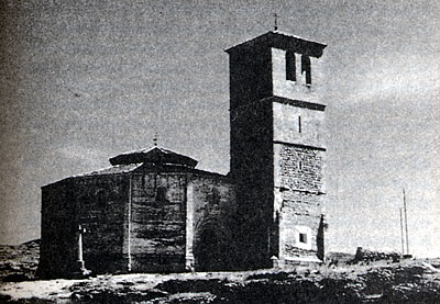 Cappella dell'Ordine dei Templari a Segovia, in Castiglia. La coniugazione ad elle dell'edificio assimila lo stile archi
