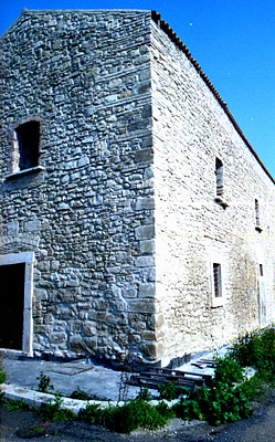 Veduta d'angolo del cinquecentesco Palazzo dell'abate. ( foto Gioacchino Albanese )