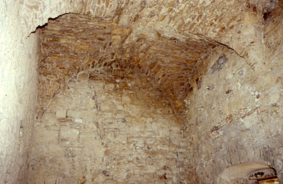 Una delle piccole stanze della torre. ( foto Gioacchino Albanese )