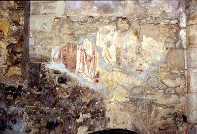 Affreschi del piano terra della Torre. Tracce di affresco della parete al di sopra dell'attuale porta d'ingresso. (foto 