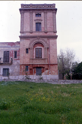 Torre Quarto: edificio della torre destinato a distilleria. (foto Gioacchino Albanese)