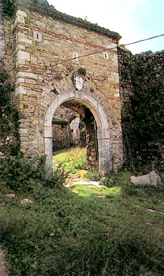 Castello di Bisaccia dei duchi Pignatelli (particolare). (foto Gioacchino Albanese)