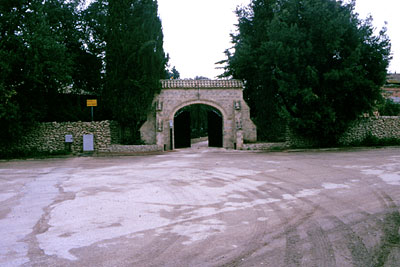 Torre Quarto: piazzale antistante l'ingresso alla villa. (foto Gioacchino Albanese)