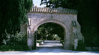 Torre Quarto: arco di ingresso alla villa. (foto Gioacchino Albanese)
