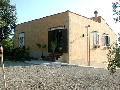 Masseria Tozzi: ex casa del guardiano ristrutturata e adibita a ristorante tipico. (foto Gioacchino Albanese)