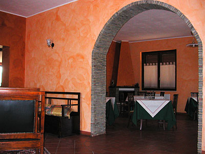 Masseria Tozzi: interno del ristorante . (foto Gioacchino Albanese)