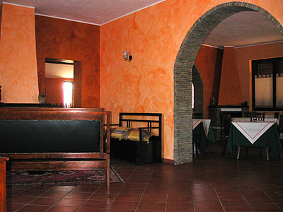 Masseria Tozzi: interno del ristorante . (foto Gioacchino Albanese)