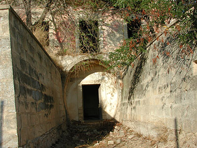 Masseria Tozzi: corridoio di ingresso al piano terra. (foto Gioacchino Albanese)