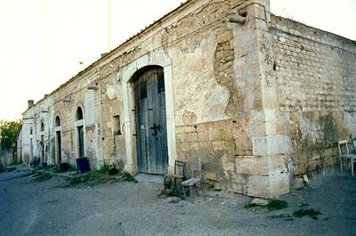 Edificio principale della masseria di Vallecannella. (foto Gioacchino Albanese)